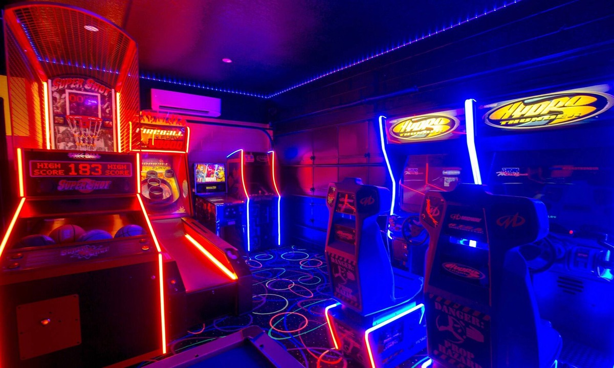 Windsor Hills Villa | Themed Family Pool Home 10 Min to Disney Game Room - Windsor Enchantment