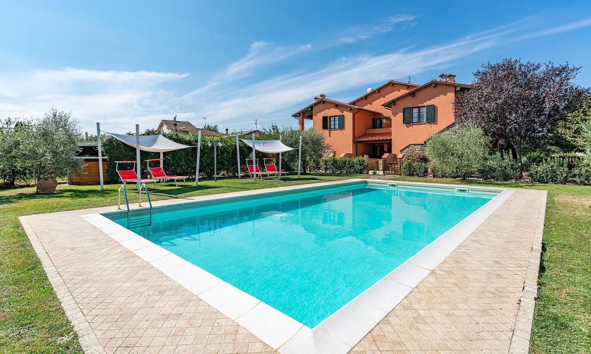 Loro Ciuffenna Apartment | These 4 cosy country apartments are located at the edge of a pretty village.
