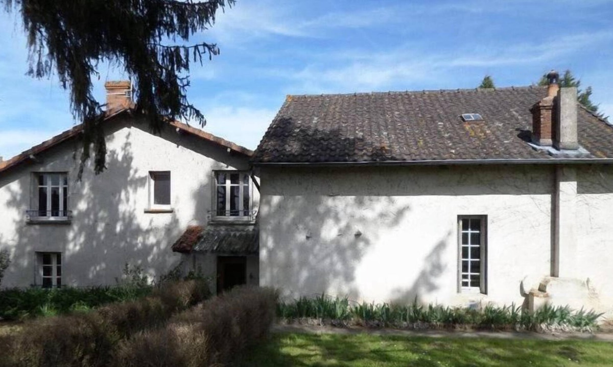 Thiat House | Thiat