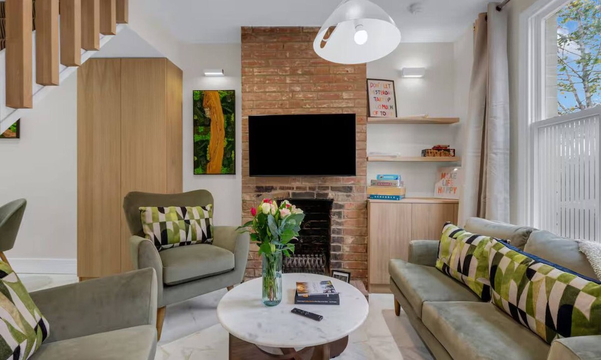 Canterbury House | Think Positive House at Canterbury - Pass the Keys