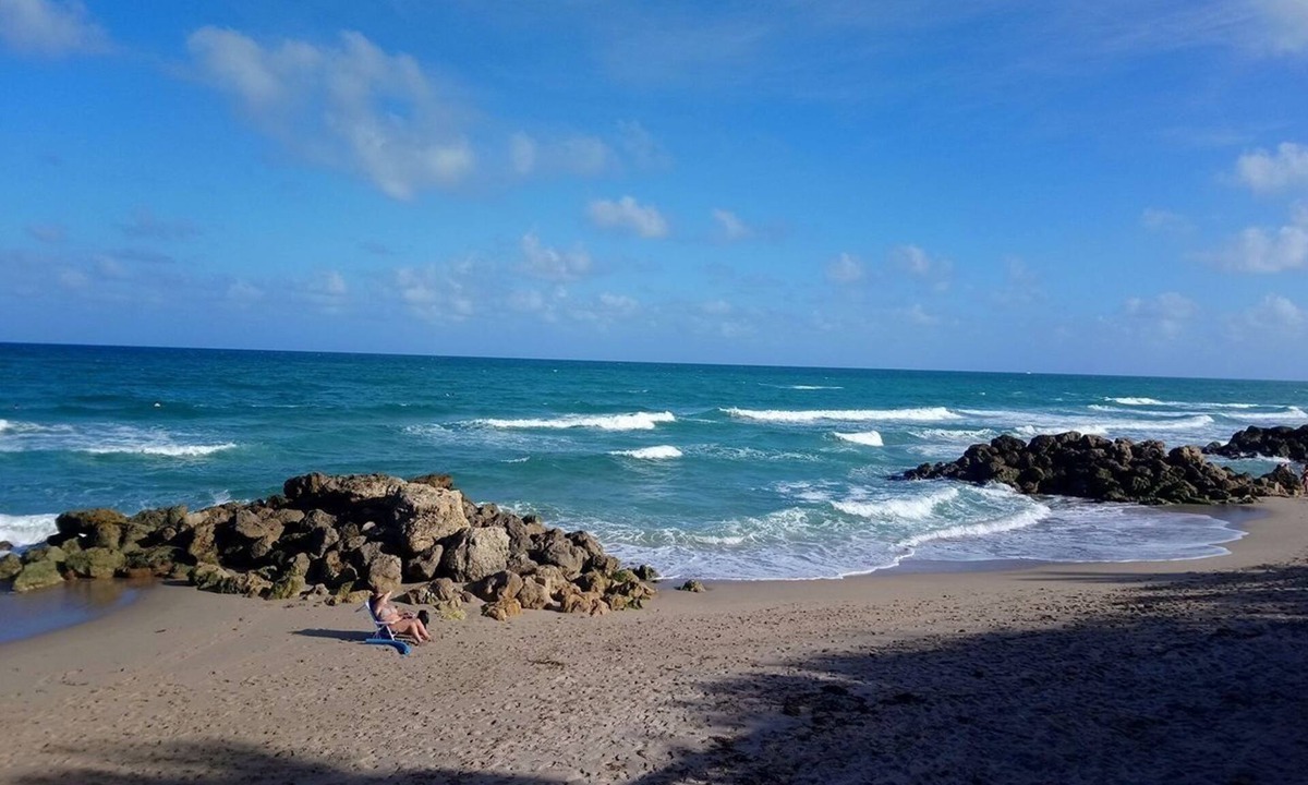 Pompano Beach Hotel | This 1 Bedroom suite has it all in a great location in Pompano Beach.