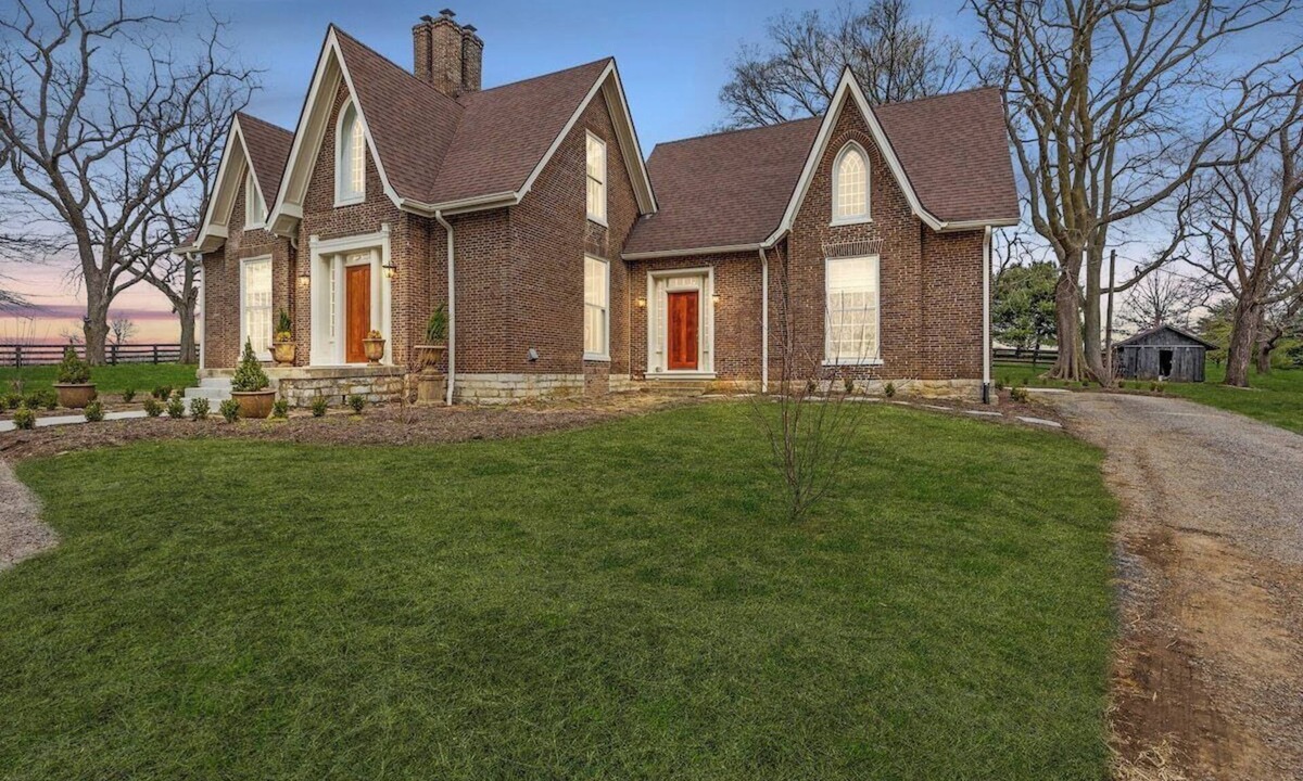 Nicholasville House | This 19th century farmhouse has been given new life with a thoughtful restoration by Castle & Key