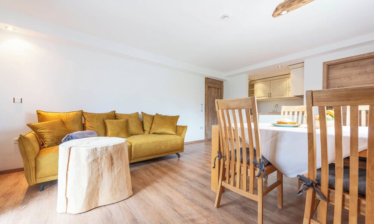 Breitenberg Apartment | This 90 square meter vacation apartment on a country estate on the Dreisesselberg in the Bavarian Forest is a gem for your little wellness vacation for two. Magnificent views, vast nature & absolute tranquillity are the order of the day. Wrapped up