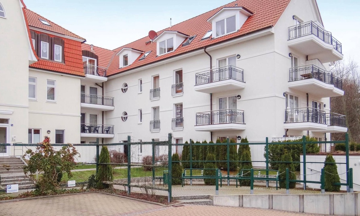 Am Schwarzen Busch Apartment | This apartment, renovated at the end of 2012, is located on the 2nd floor of a modern apartment comp