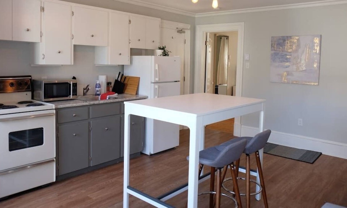 Downtown Halifax Apartment | This apartment is a 1 bedroom(s), 1 bathrooms, located in Halifax, NS.