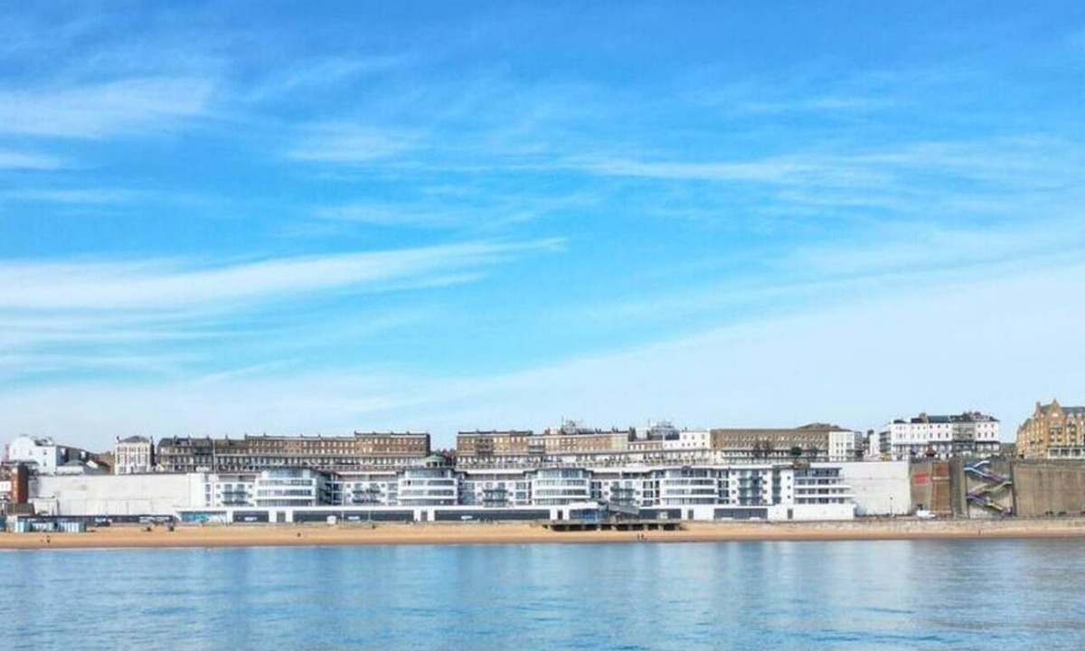 Ramsgate Apartment | This apartment is a 2 bedroom(s), 2 bathrooms, located in Ramsgate, England.
