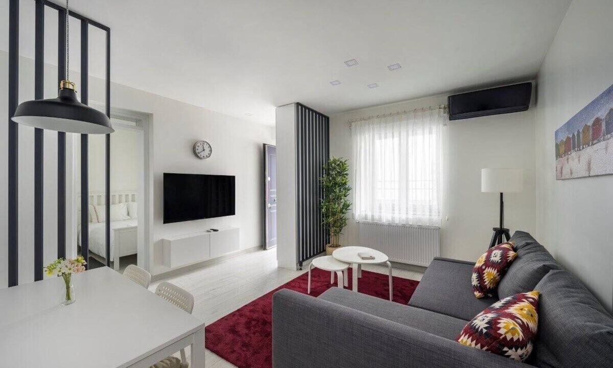 Bebek Apartment | This apartment is a 2 bedroom(s), 1 bathrooms, located in Beşiktaş, İstanbul.
