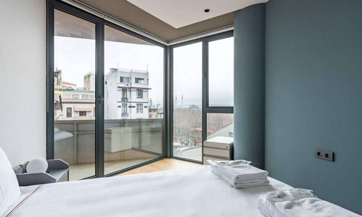 Galata Apartment | This apartment is a 4 bedroom(s), 2.5 bathrooms, located in Beyoğlu, İstanbul.