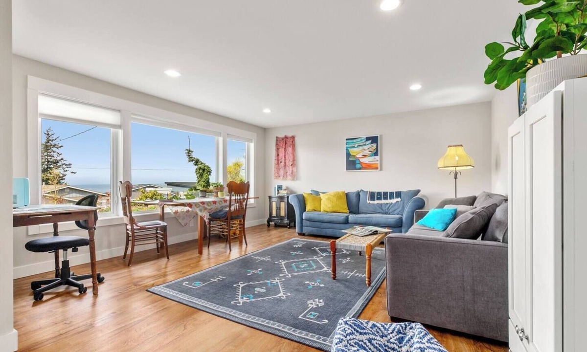 Bellingham Apartment | This apartment is a 2 bedroom(s), 1 bathrooms, located in Bellingham, WA.