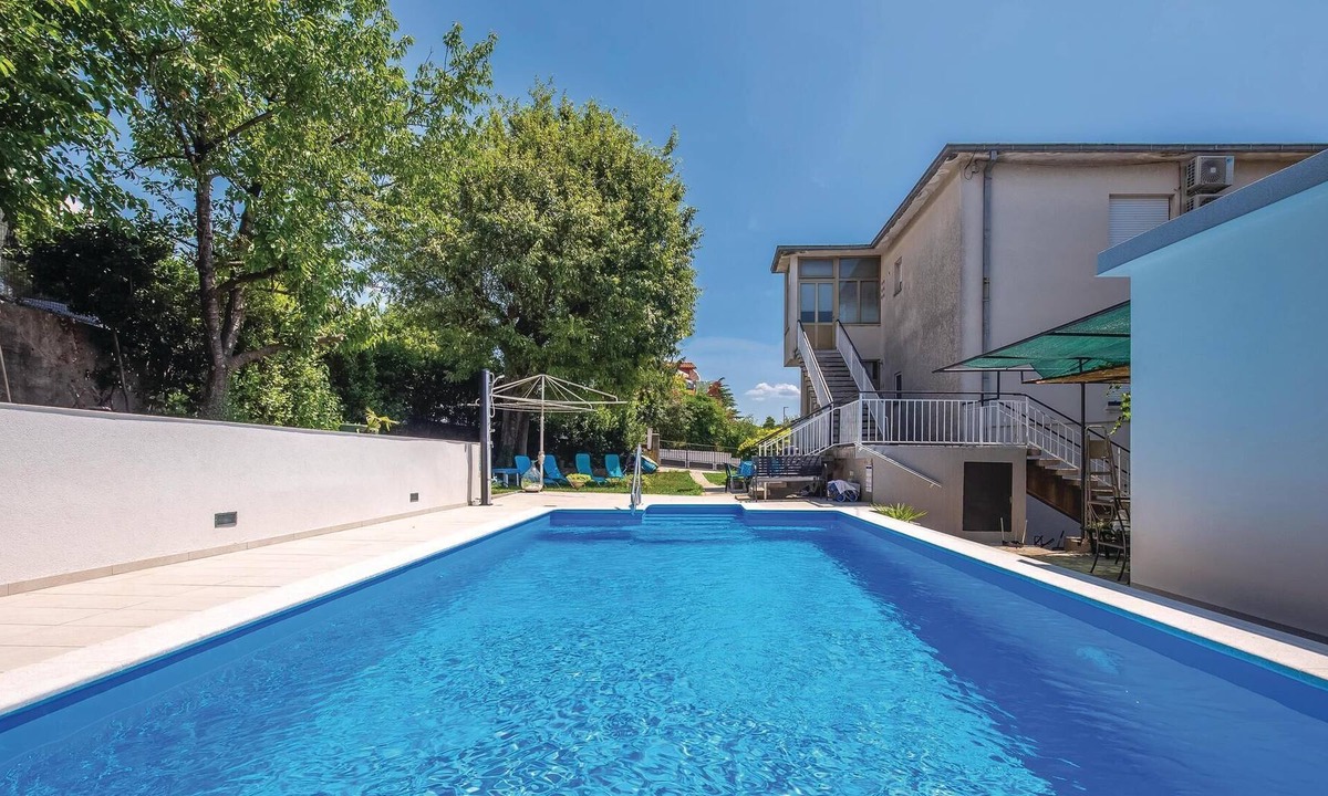 Zurkovo House | This attractive apartment is located in Kostrena, right by the sea and also not far from Crikvenica.