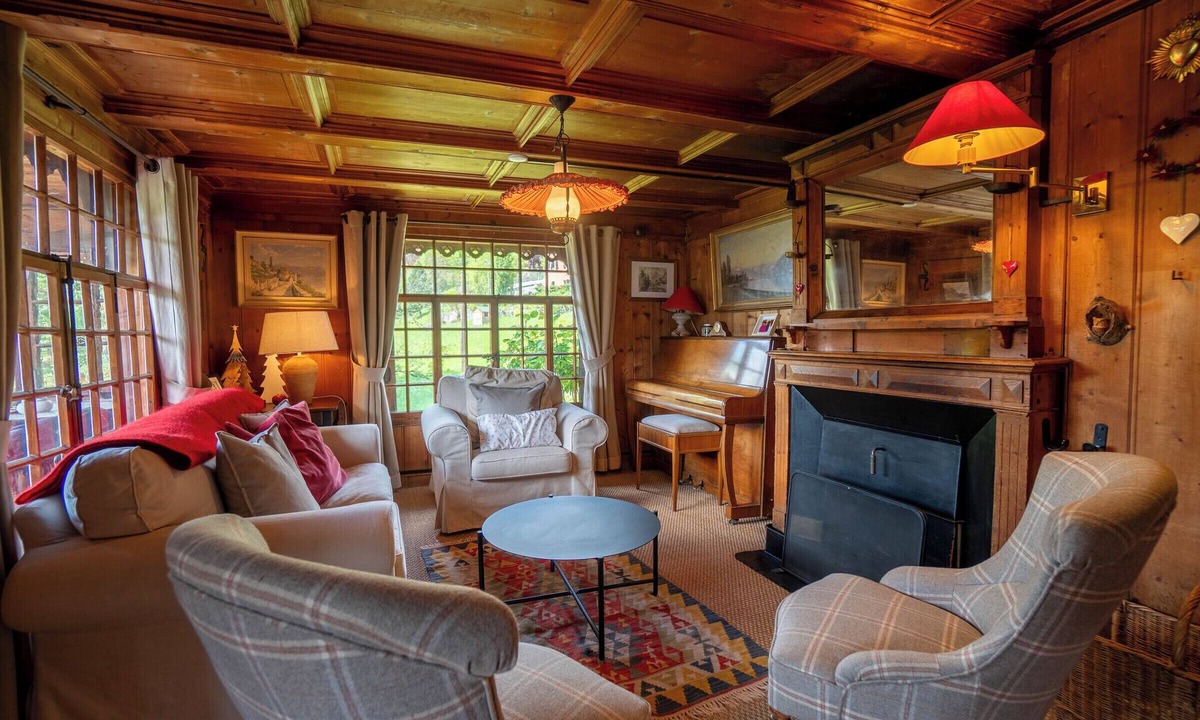 Les Posses-sur-Bex Ski Chalet | This beautiful chalet built in 1872 is located in the heart of the pretty village of Gryon. Gryon tr