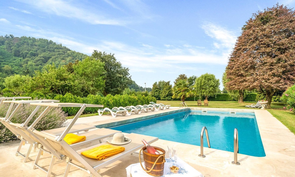 Torreglia House | This beautiful, homely vacation home at the foot of the Colli Euganei is an ideal starting point for