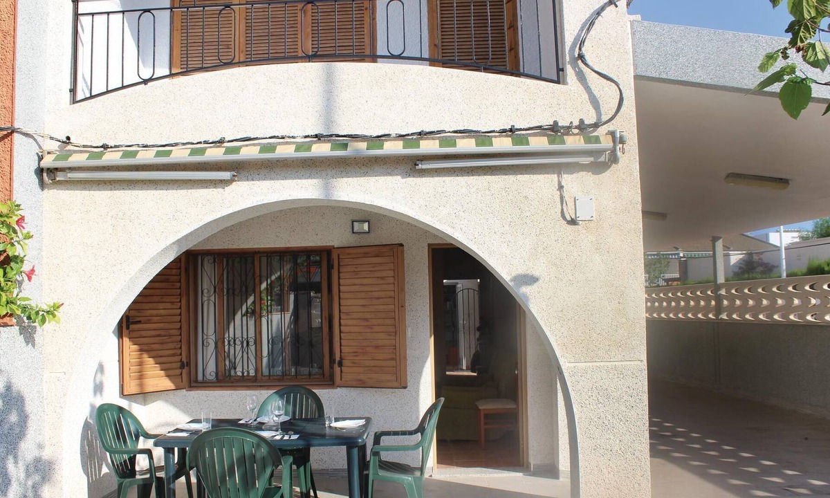 Puerto de Mazarron House | This beautiful vacation semi-detached house in the urbanization Bahía in Puerto de Mazarrón is very