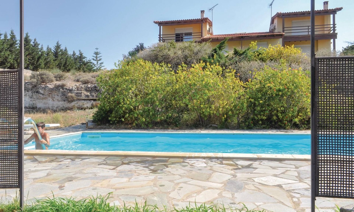 Korithion House | This beautiful villa is located in the Corinth area of the Peloponnese, just 80 km from Athens.