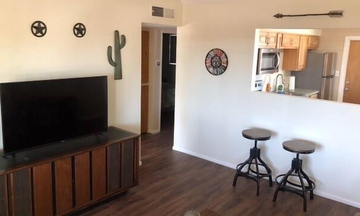 Alhambra Condo | This bright, cheerful condo two bedroom condo is located in a quiet, relaxed neighbor.