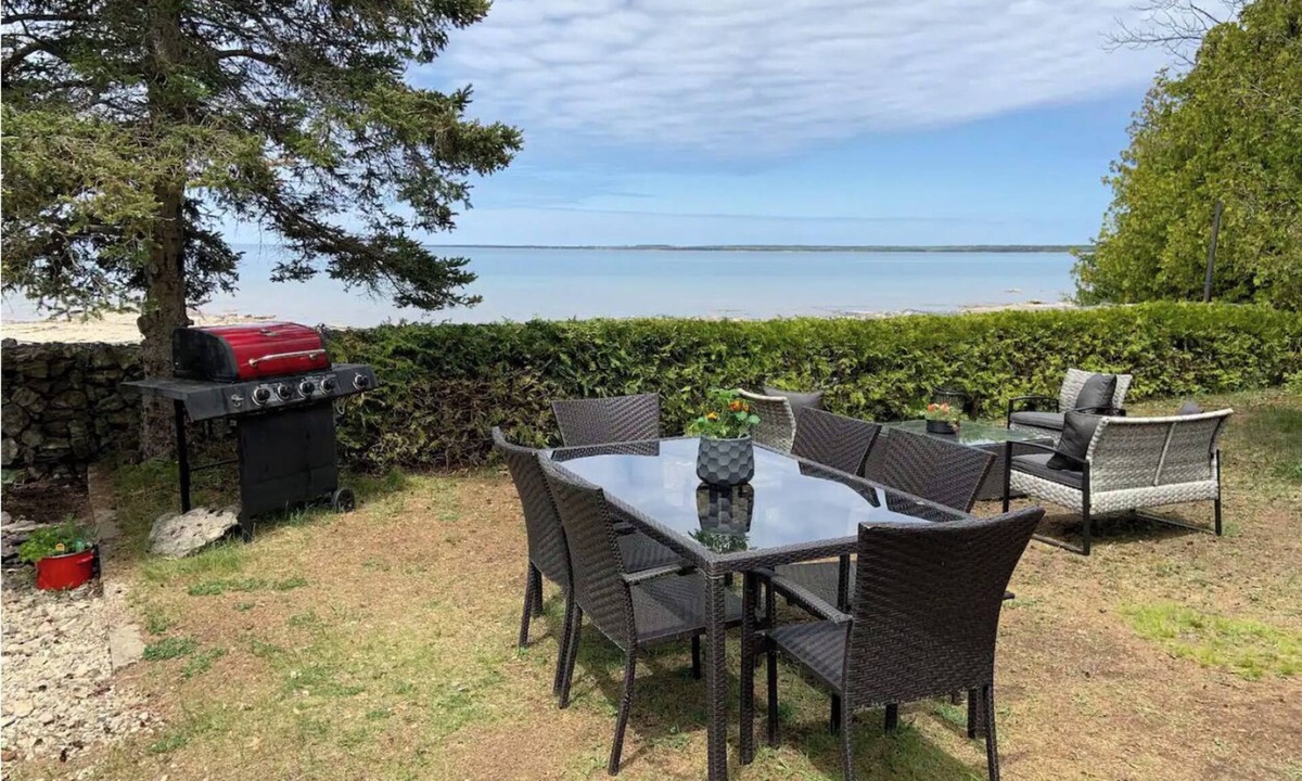 Northern Bruce Peninsula Cottage | This charming cottage is the perfect place to unwind and relax