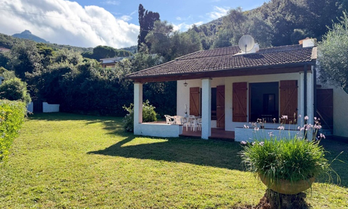 Bagnaia Villa | This charming detached cottage is the ideal place for those who want to spend a relaxing holiday sur