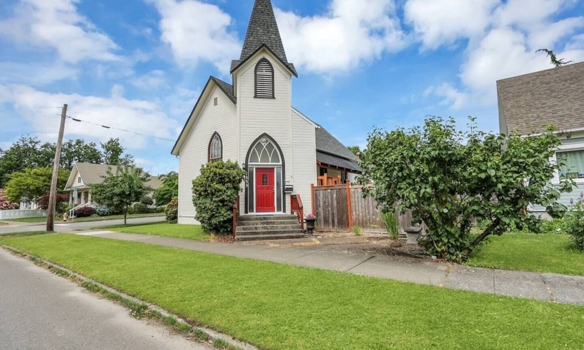 Enumclaw House | This church, converted to a full-time residence, was built in the 1800's but has been updated to modern standards.