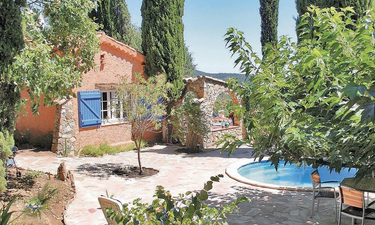 La Garde-Freinet House | This comfortably furnished and very functional vacation home enjoys a quiet location in the forest L
