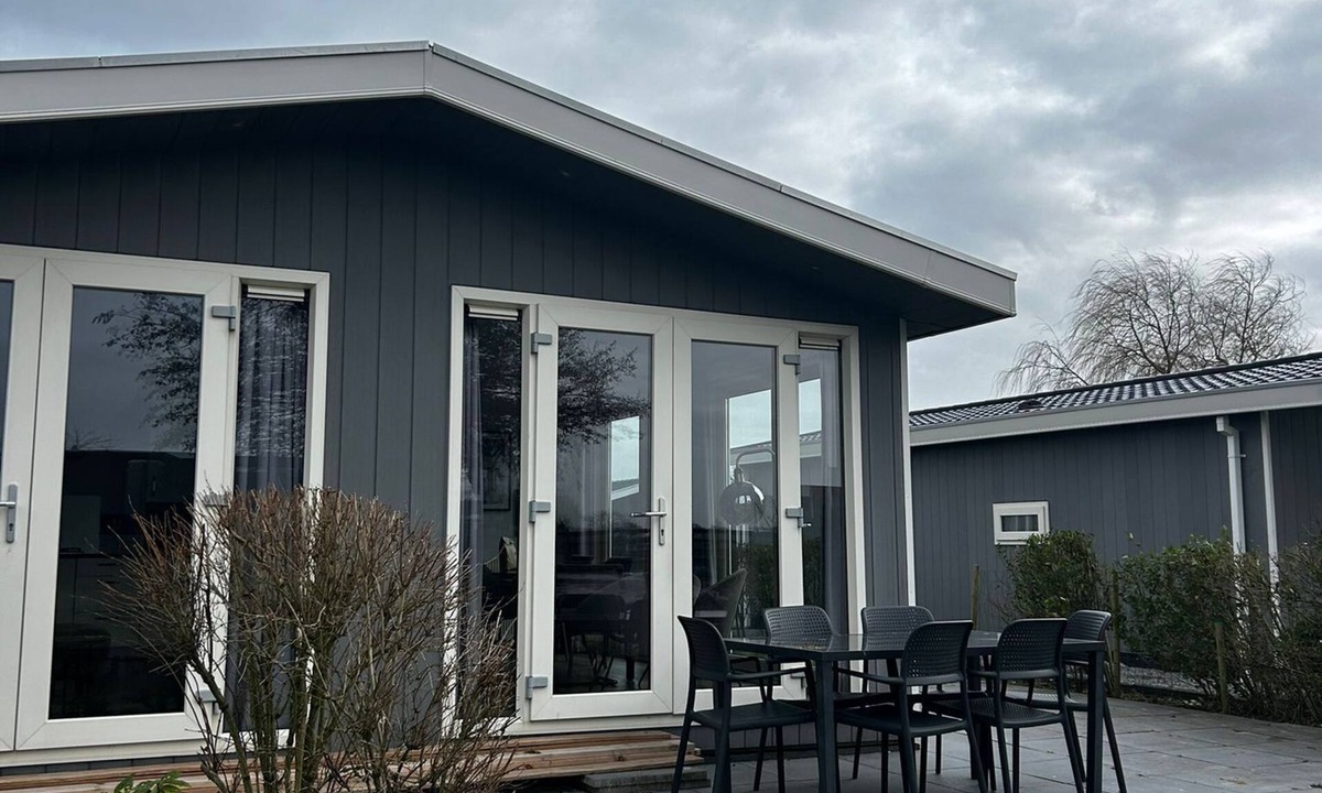 West-Graftdijk House | This comfortable accommodation offers an ideal place to enjoy a relaxing stay together with family or friends in the beautiful polder landscape of North Holland. The location provides a sense of peace and space, with nature and enjoyable day trips al