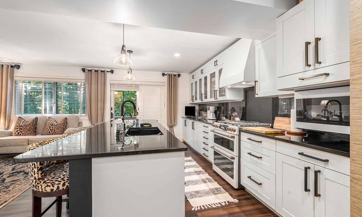 Harbor Springs Condo | This condominium is a 3 bedroom(s), 2.5 bathrooms, located in Harbor Springs, MI.