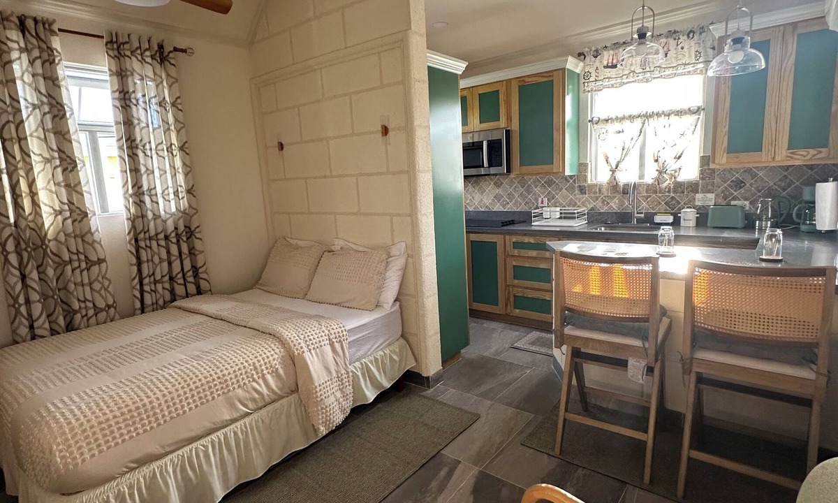 Fortescue Apartment | This cozy studio apartment tucked away in windy Fortescue awaits its guests!