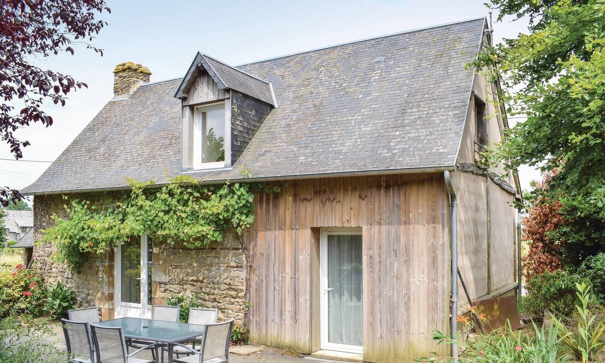 Carnet House | This fully renovated former bakehouse welcomes you in a beautiful park that will isolate you complet