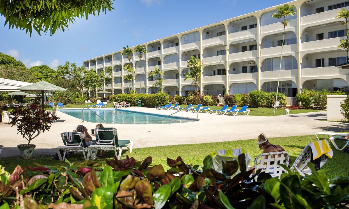 Sunset Crest Apartment | This ground floor apartment is part of a complex, located in Hometown, 5 min from the beach
