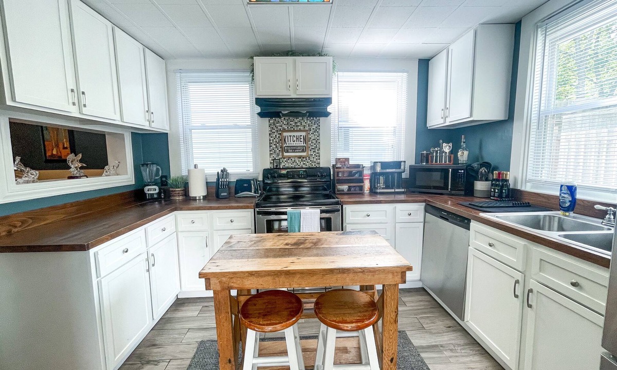Winchester House | This house is a 3 bedroom(s), 2 bathrooms, located in Winchester, KY.