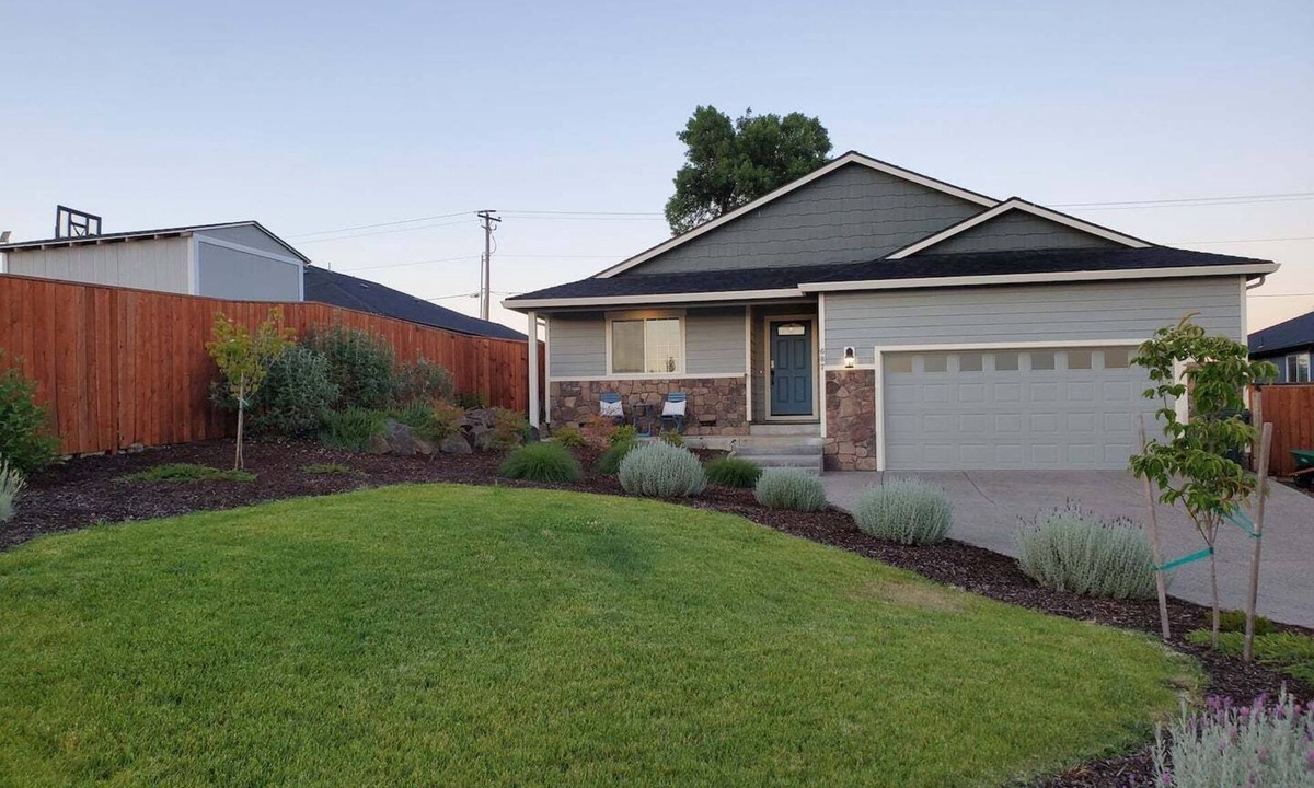 Eagle Point House | This house is a 4 bedroom(s), 2 bathrooms, located in Eagle Point, OR.