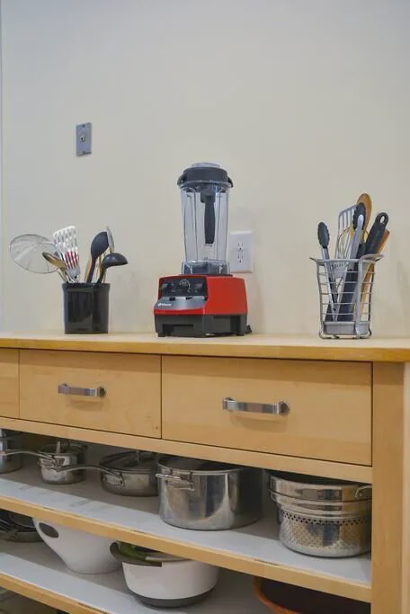 Near Northeast House | This house is a 5 bedroom(s), 3.5 bathrooms, located in Washington, DC.