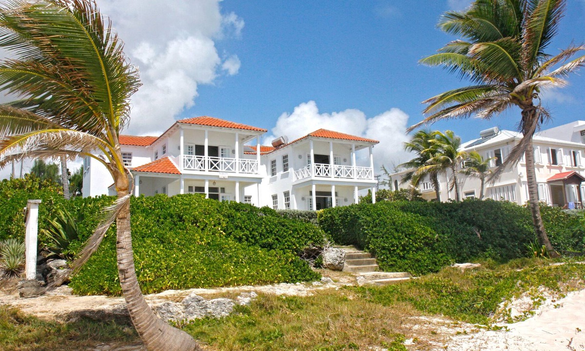 Silver Sands Villa | This is a beachfront 3 bedroom, 3 bathroom villa, family-friendly activities