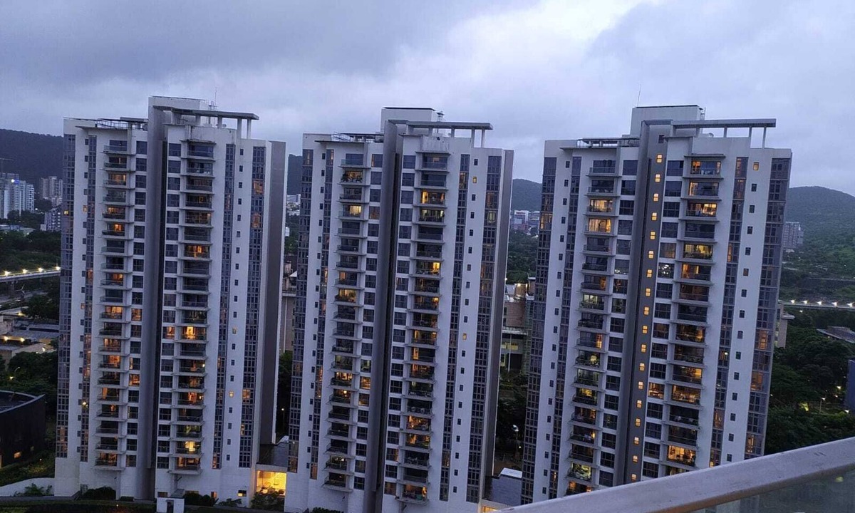 Tathawade Apartment | This is a beautiful, apartment, located in the midst of forest and mountain.