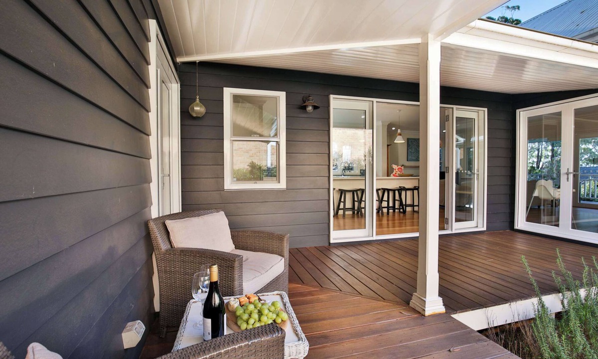 Vincentia House | This Is It - stylish 4-bedroom Vincentia retreat