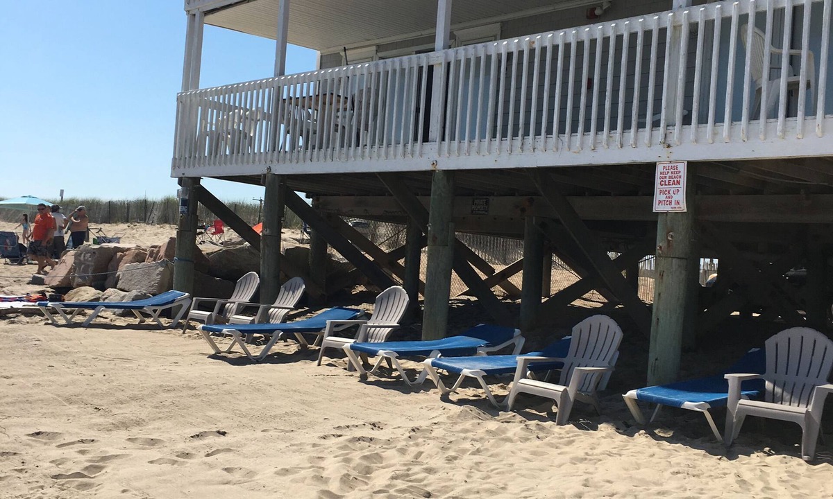 Misquamicut Condo | This is on Misquamicut Beach 2 Bedroom 1 Bath Condo 350 feet of private beach