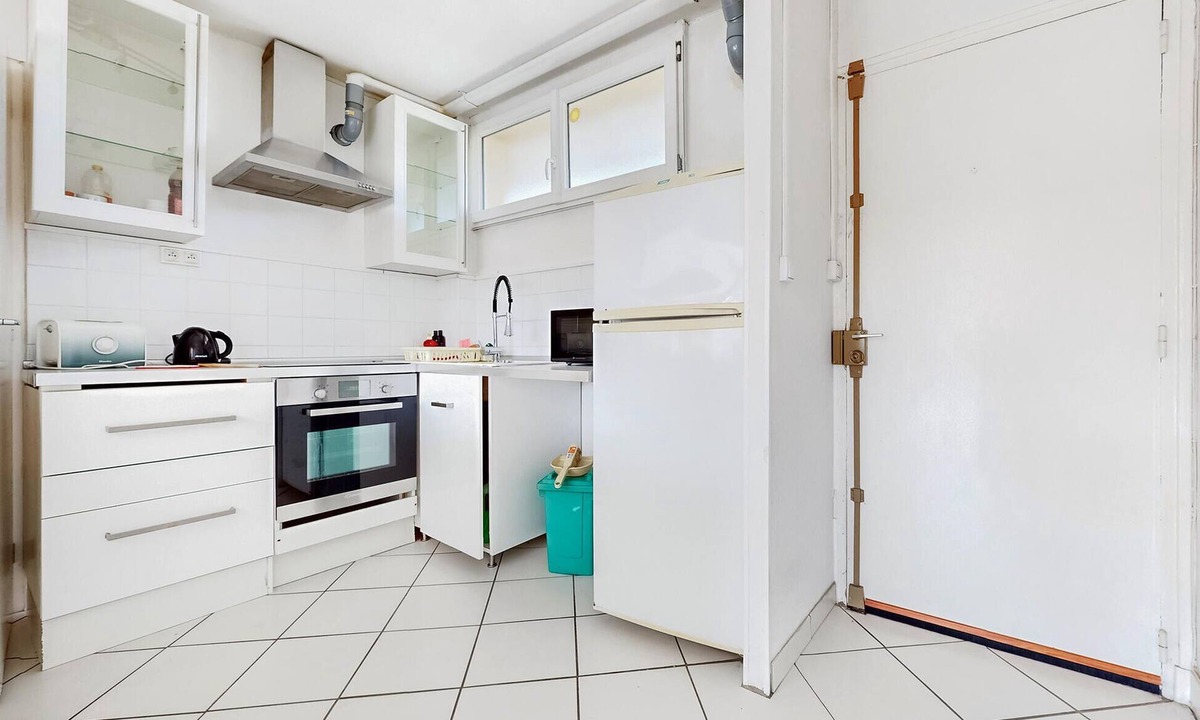 Limoges Apartment | This practical and light-flooded holiday apartment welcomes you to the centre of Limoges.