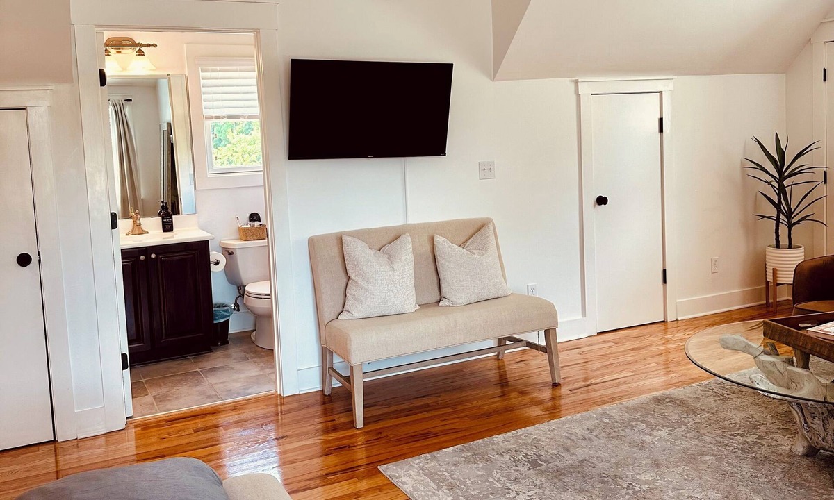 Tallahassee Apartment | This private suite is in a safe and peaceful community of Southwood.