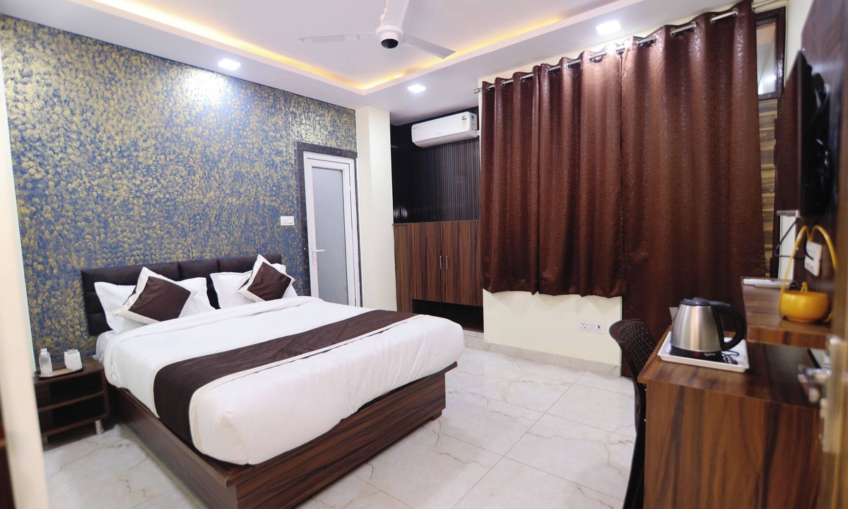 Kalyanpur Hotel | This room features a spacious king-sized bed, designed for maximum comfort