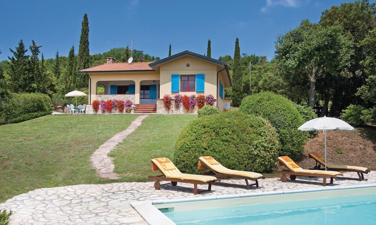 Monteverdi Marittimo House | This small vacation home is located on a 2-hectare property, 4 km from Monteverdi Marittimo (stores