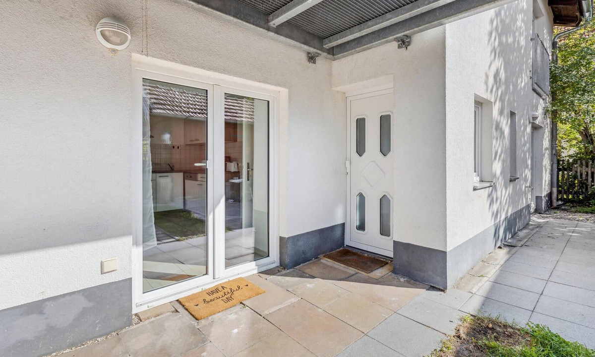 Degerndorf Apartment | This spacious and bright vacation apartment welcomes you near the Starnberg Lake.