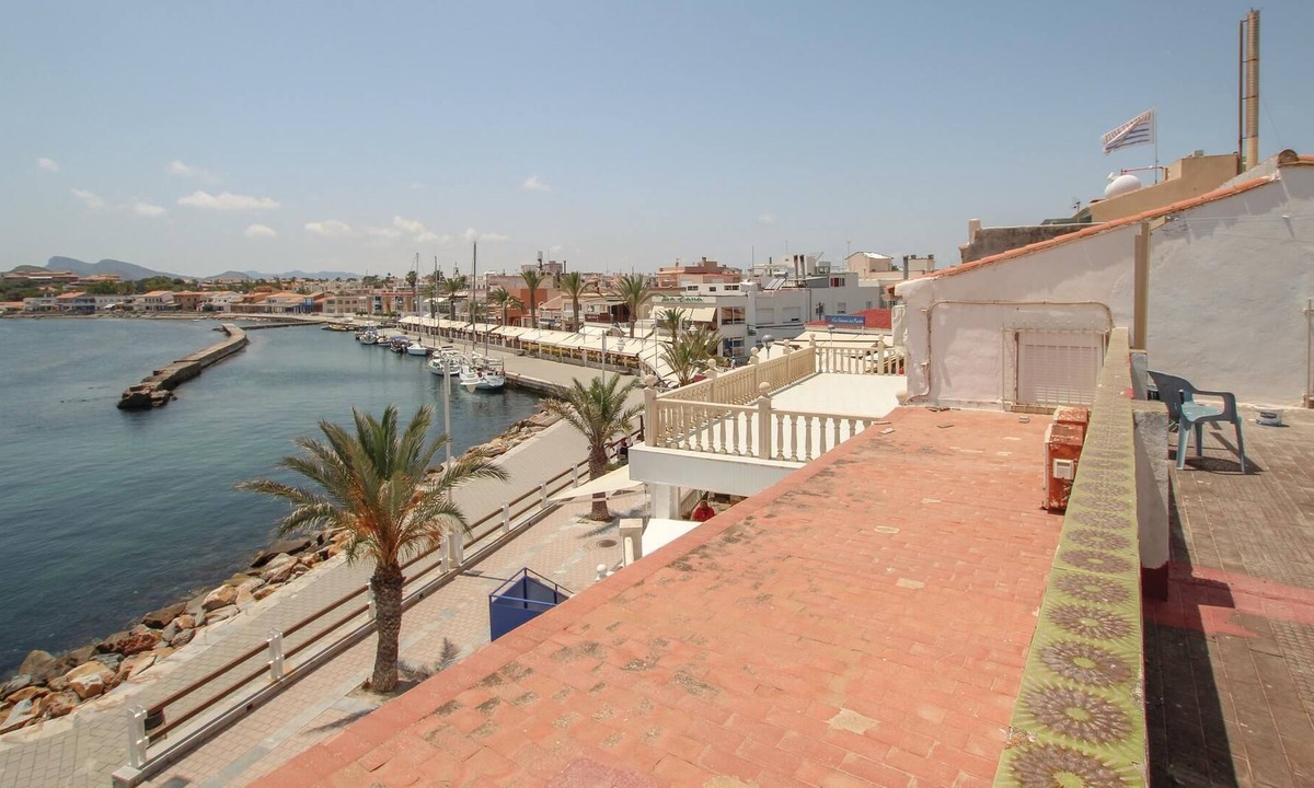 Cabo de Palos House | This spacious vacation row house is located in the port of Cabo de Palos, just 2 minutes walk from t