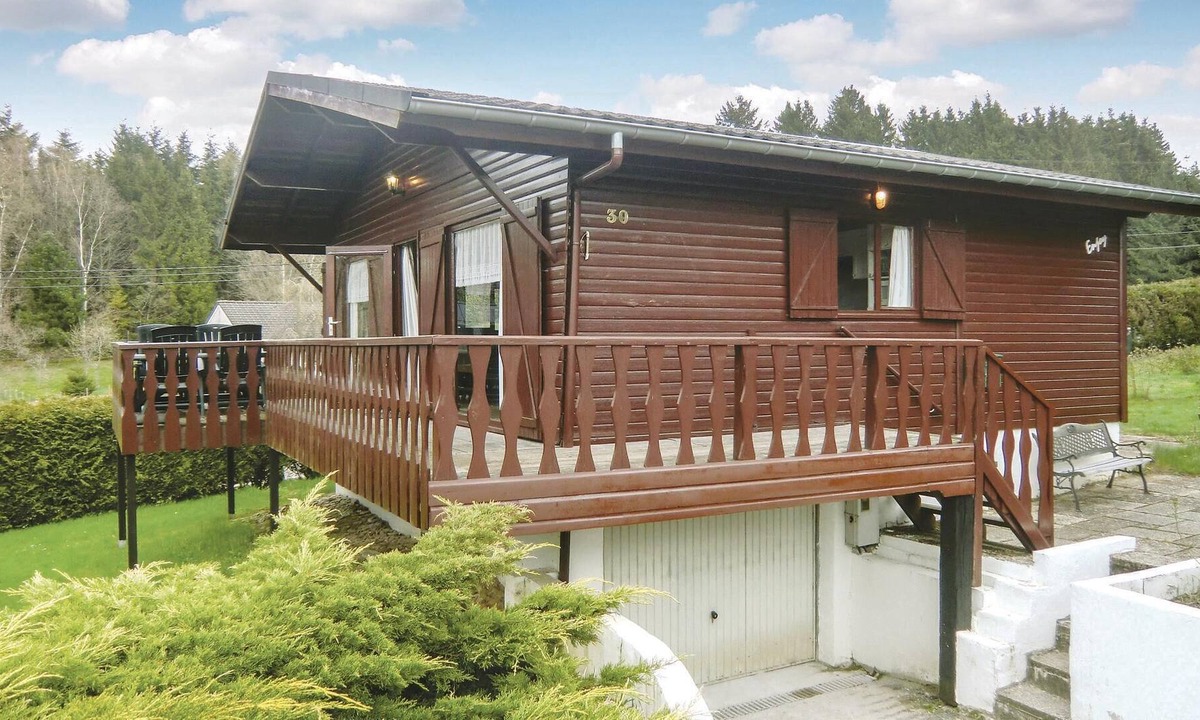 Gouvy House | This well-maintained and detached cottage in Gouvy is located within walking distance of Lac de Cher