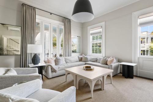 Cannonborough Elliotborough House | Thomas Waring House Sleeps 23 Multi-Unit Rental