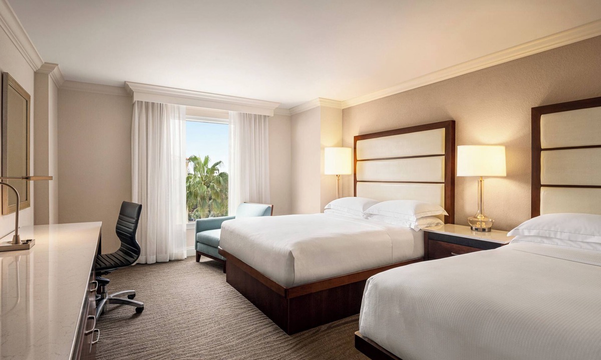 Park Shore Hotel | Thoughtfully Prepared for Your Best Stay Yet! 3 Units, Pool, Free Parking!