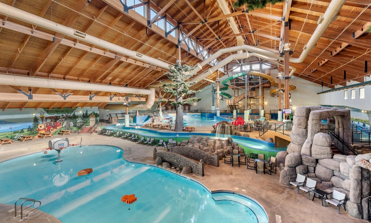 Warrens Resort | Three Bears Waterpark Resort Near Tomah, an Ascend Collection Hotel