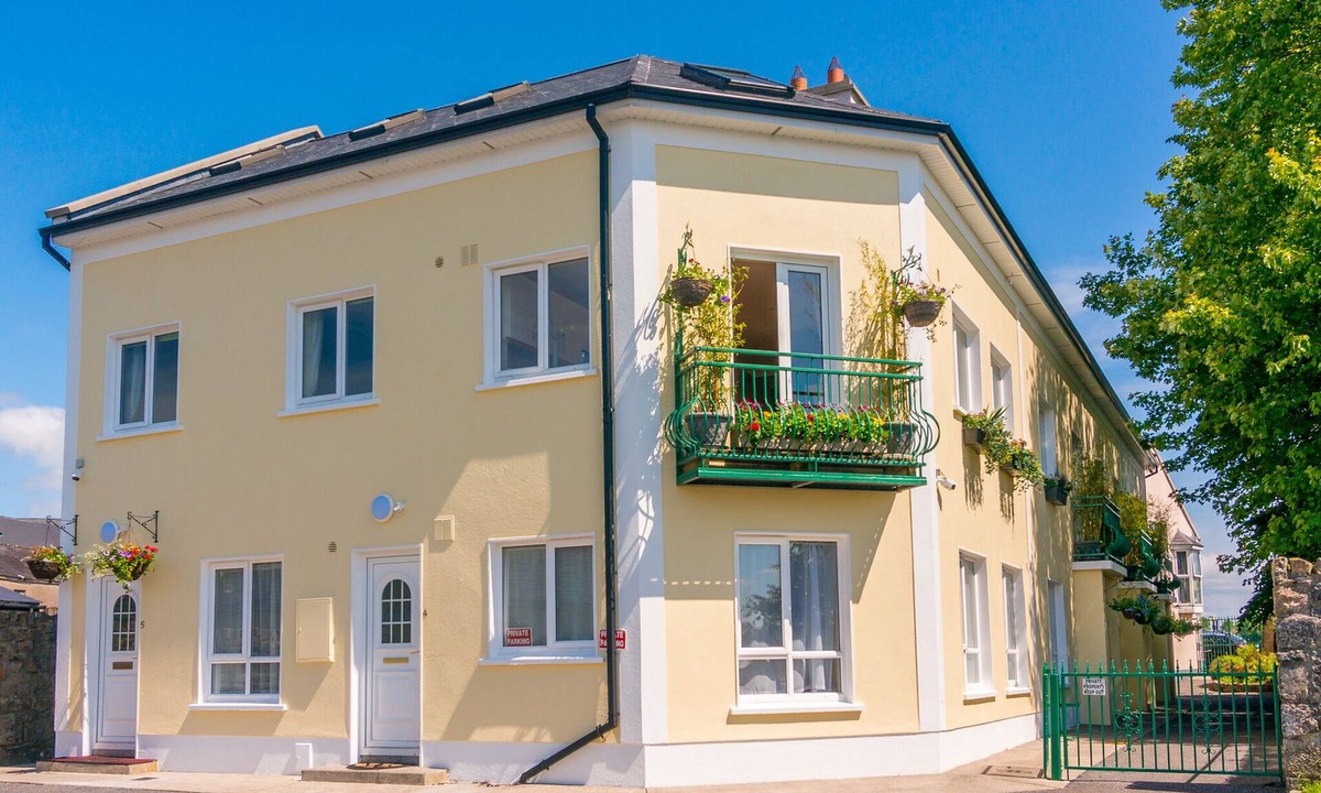 Cortober House | Three bedroom self catering houses located overlooking the waterfront