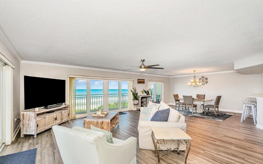 Ocean Dunes Apartment | Three Bedroom Oceanfront Residence with Wraparound