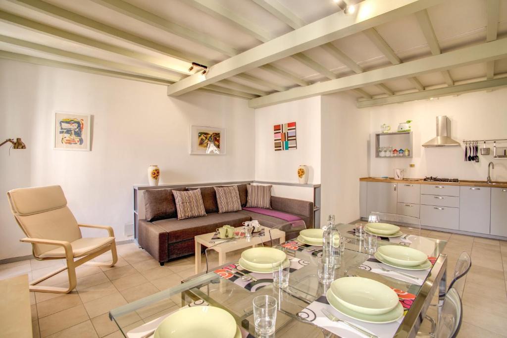 Rione VI Parione Apartment | Three Bedroom Apartment Campo dei Fiori