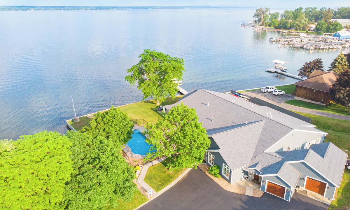 Geneva Bed & Breakfast | Three Bedroom South Condo at our Lakefront Paradise. Pool, Hot Tub, Kayaks and more. (Sleeps 6 Adults)