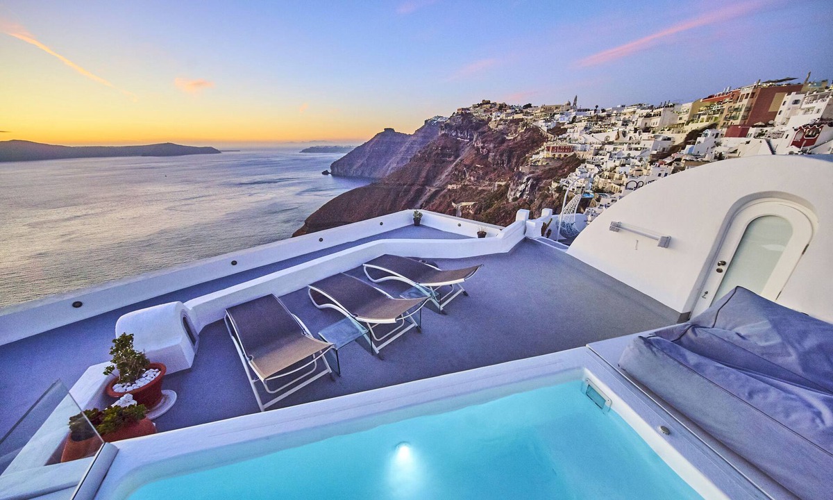 Fira Villa | Three-Bedroom Villa with Caldera View, Heated Jacuzzi Pool and Breakfast
